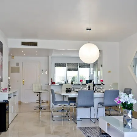 1408 - Luxury Two Bed Penthouse In El Presidente *